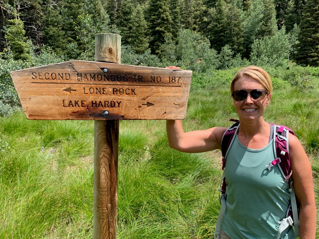 Manina at the sign at the Second Hamongog